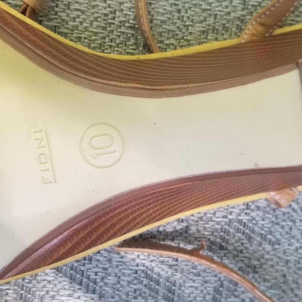 Fioni all leather Italian golden summer wedge sz10 - Picture 8 of 8